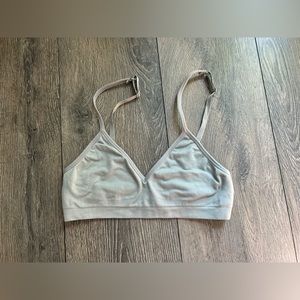 woman’s gray bralette